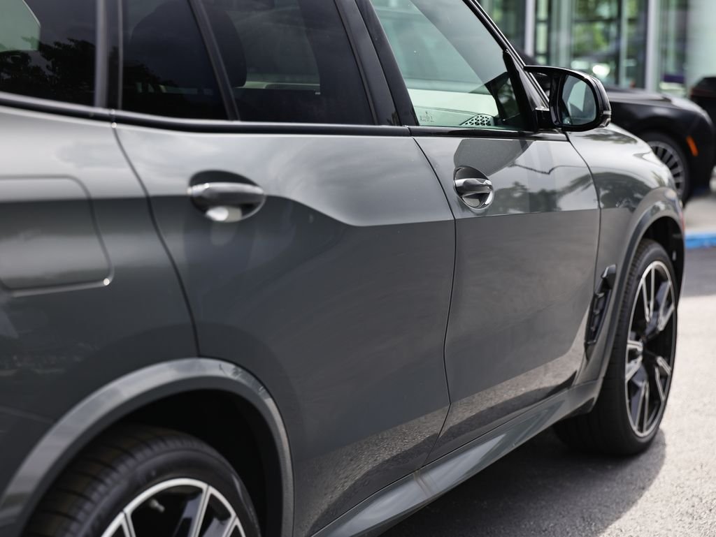 2026 BMW X5 M60i - Photo 8