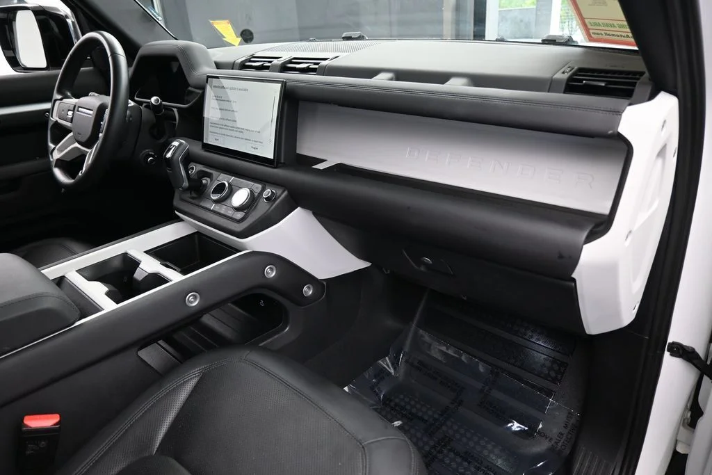 Used 2025 White Land Rover S image 58