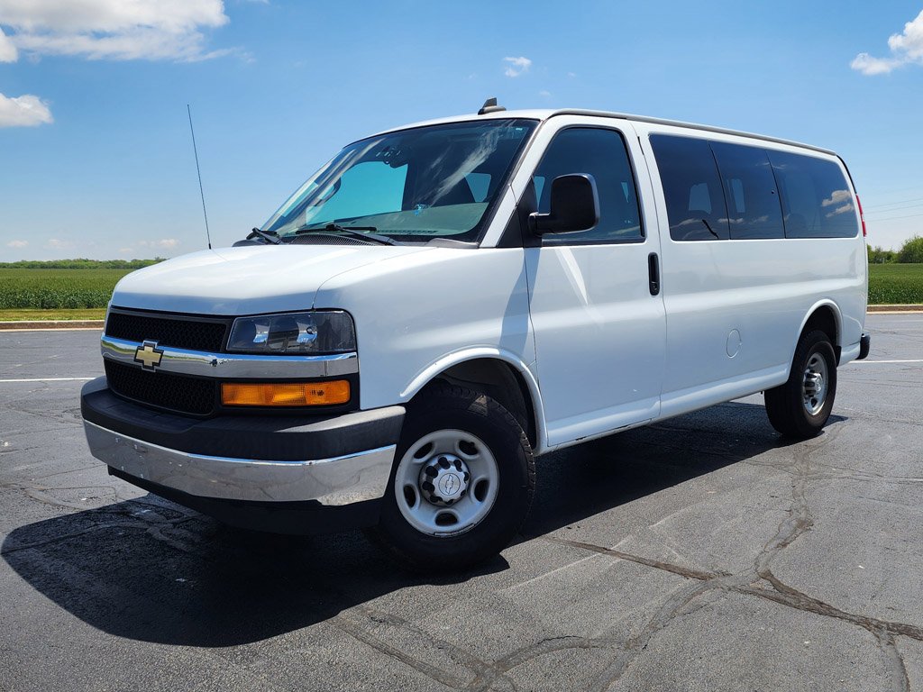 Used 2017 Summit White Chevrolet LS image 1