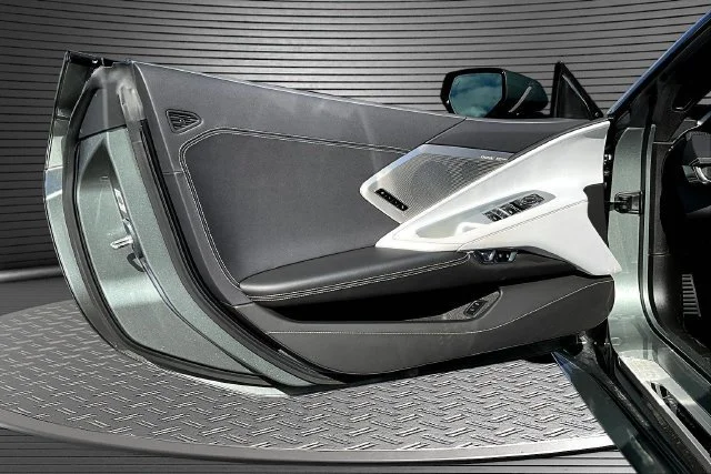 Used 2023 HYPERSONIC GRAY METALLIC Chevrolet 2LT image 18
