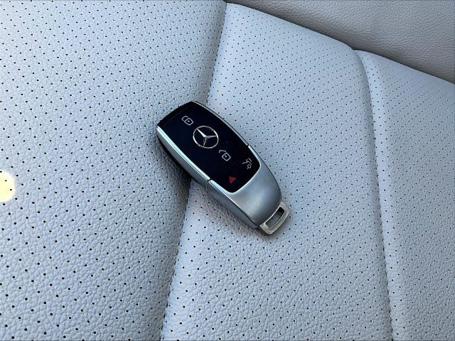 Used 2025 White Mercedes-Benz GLE 350 image 38