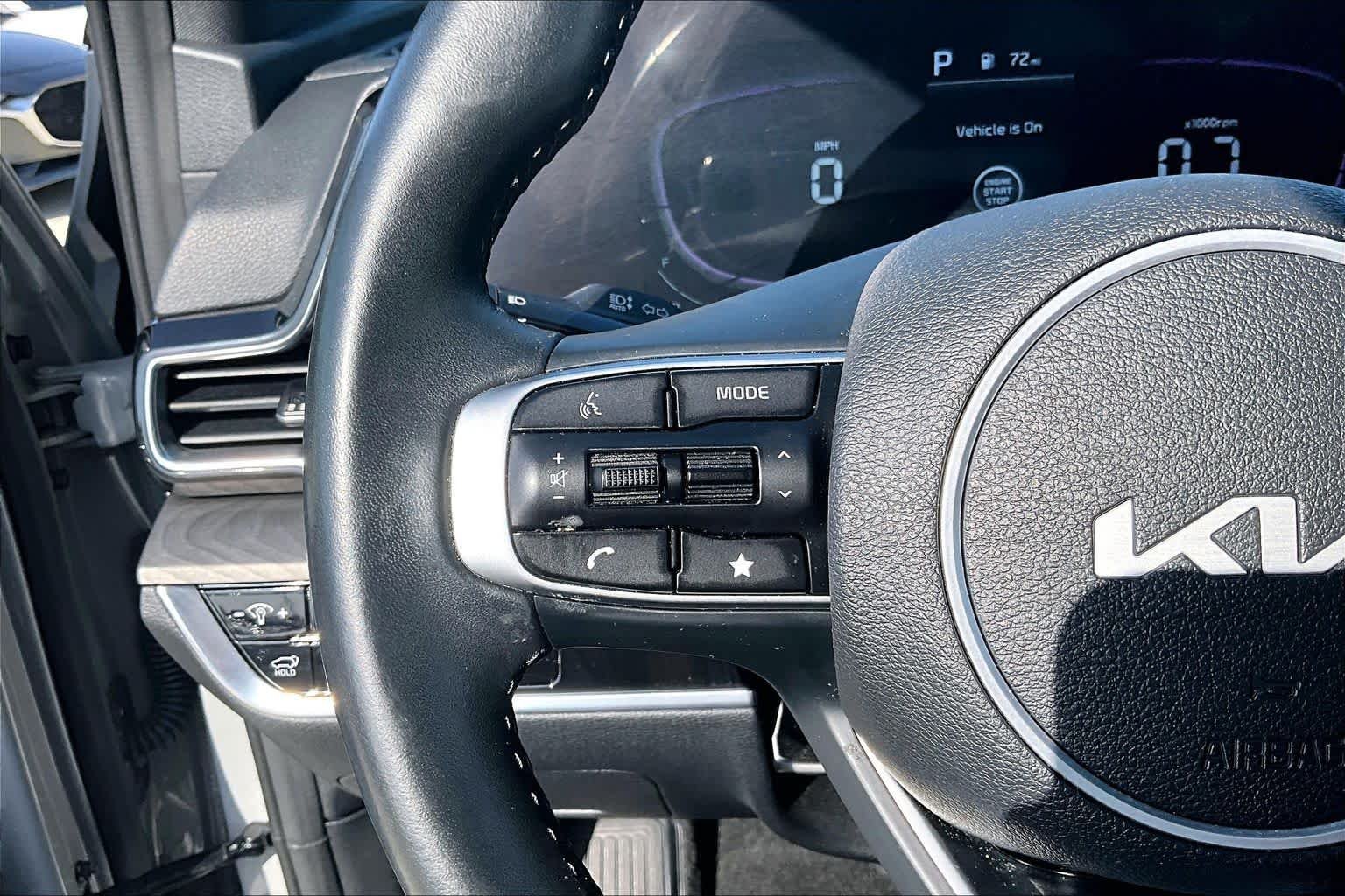 Certified Used 2025 Wolf Gray Kia X-Line image 22