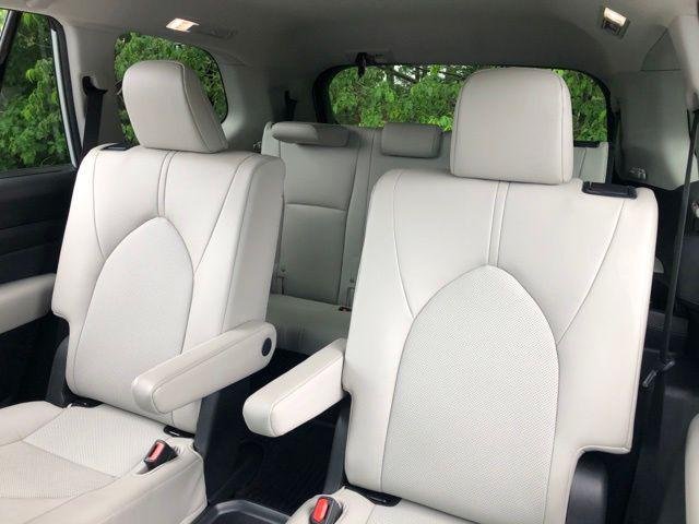 Certified Used 2024 WIND CHILL PEARL Toyota  image 19