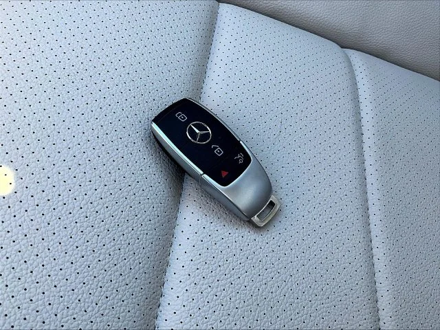 Used 2025 White Mercedes-Benz GLE 350 image 38