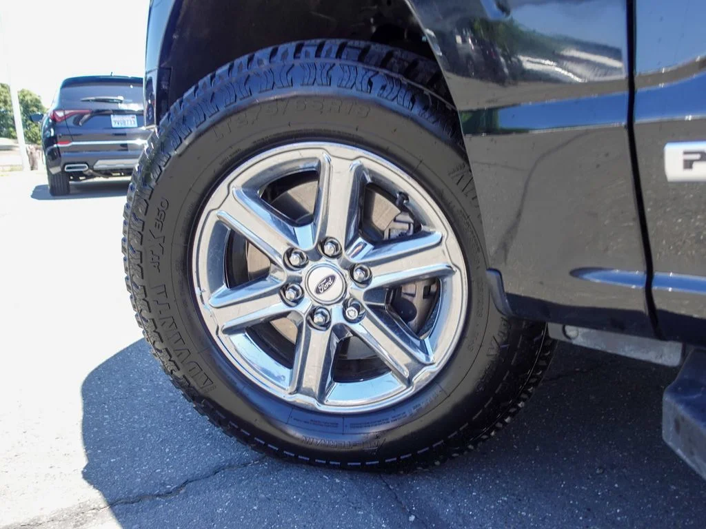 Used 2024 Agate Black Metallic Ford XLT image 12