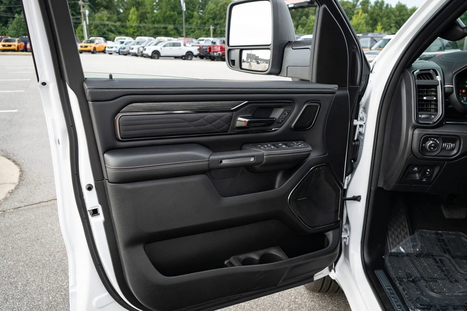 New 2026 Bright White Clear-Coat Exterior Paint RAM Limited image 31