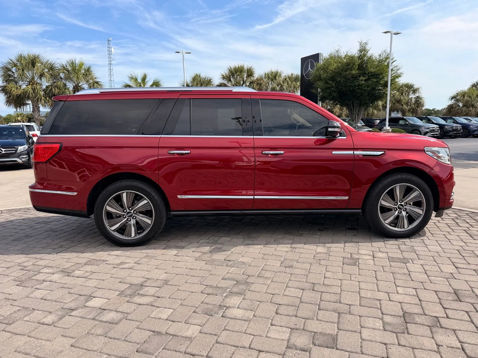 Used 2019 Ruby Red Metallic Lincoln Reserve image 8