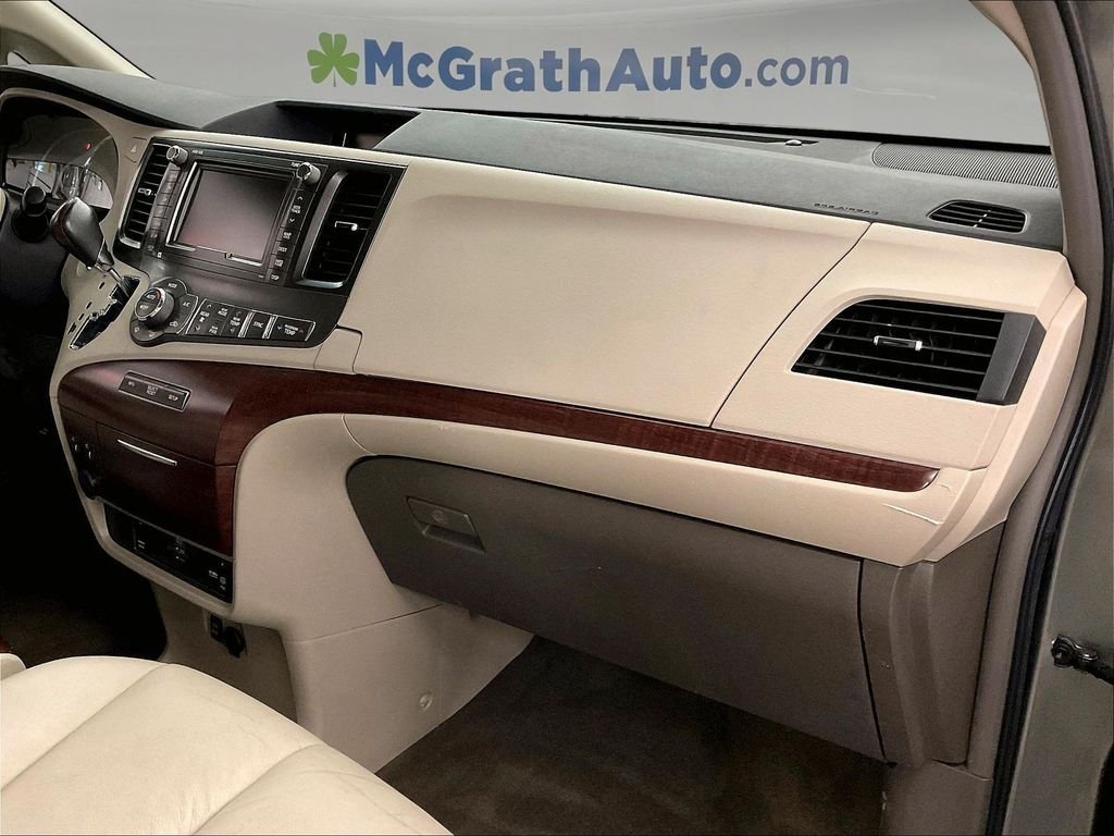 Used 2011 Green Toyota Limited image 21