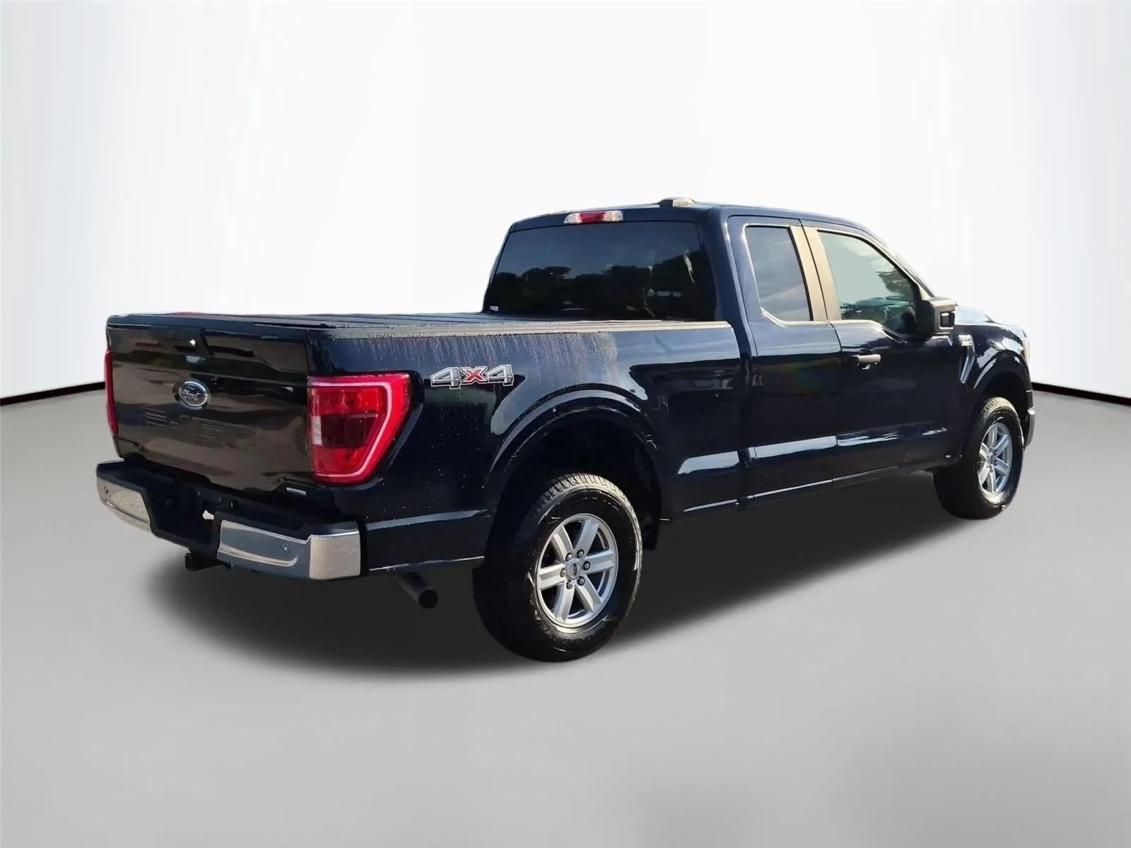 Used 2022 Antimatter Blue Metallic Ford XLT image 5