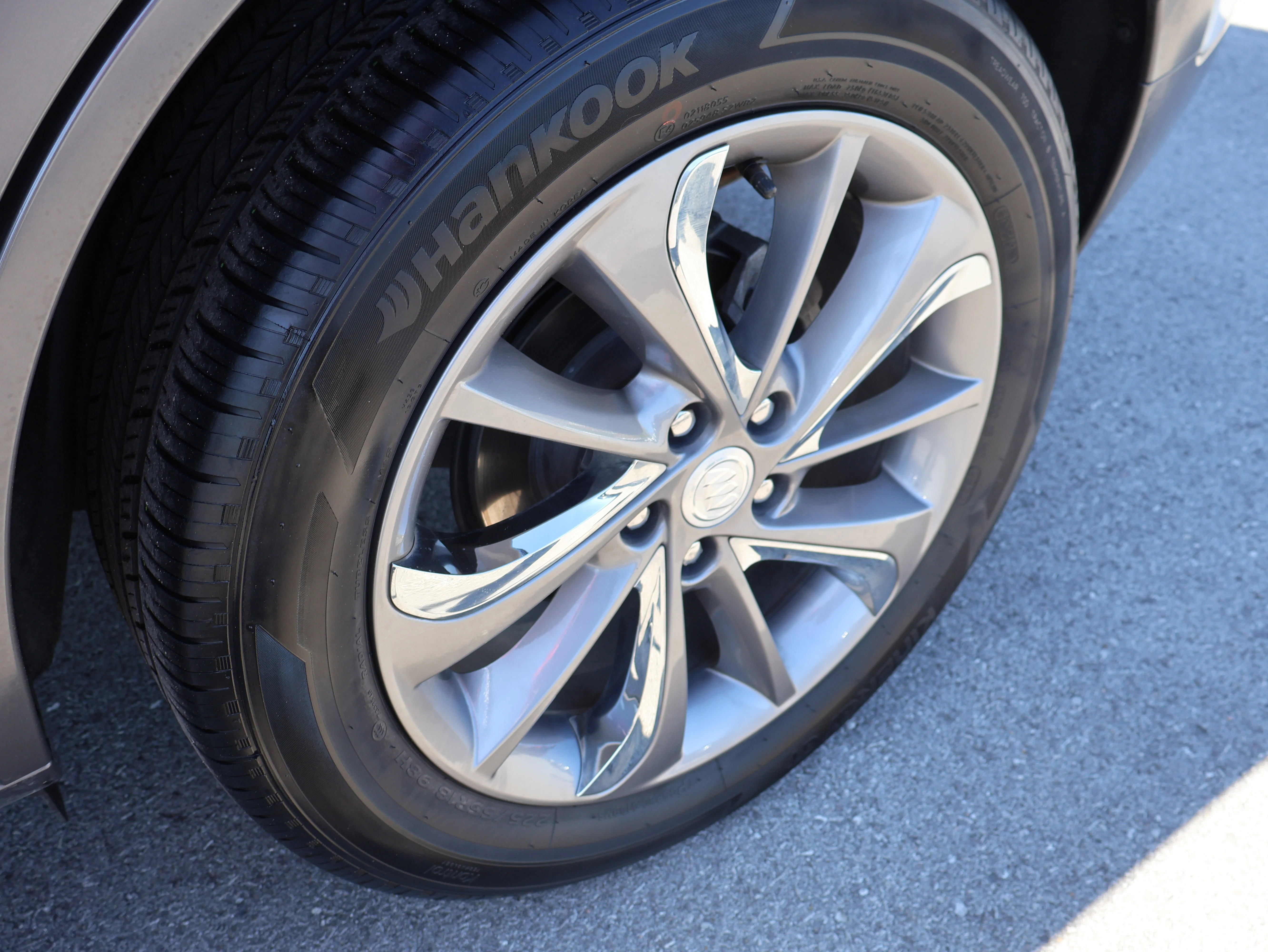 Used 2023 White Frost Tricoat Buick Essence image 43