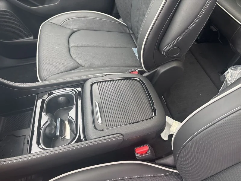2026 Chrysler Pacifica Limited - Photo 26