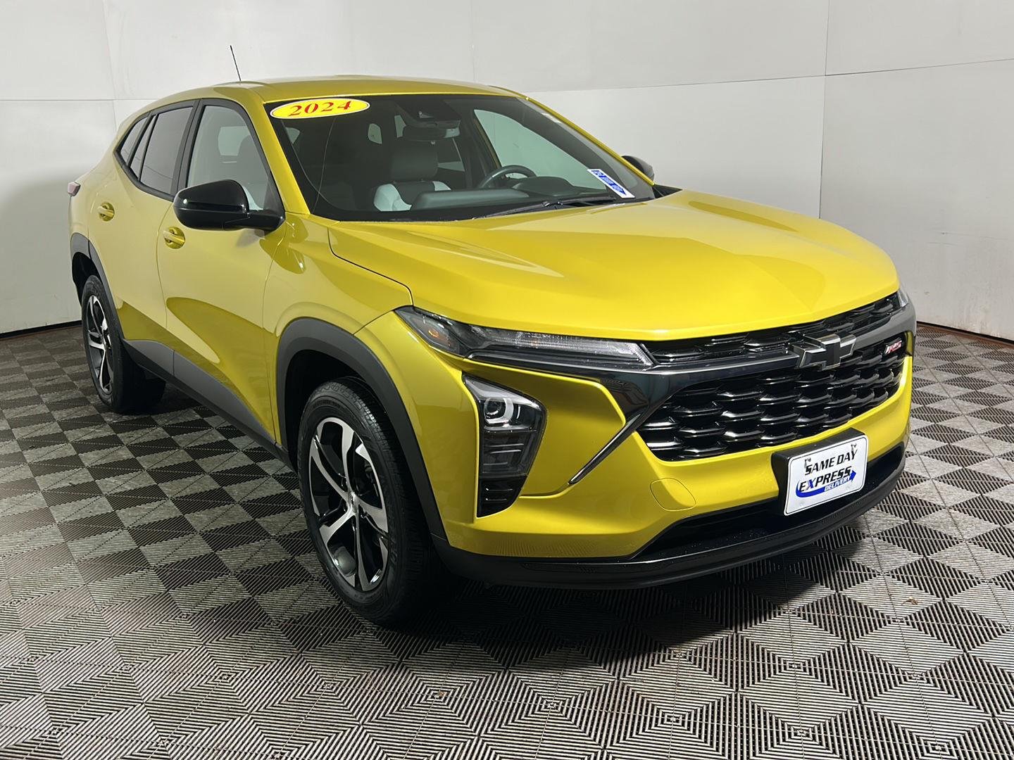 Used 2024 Nitro Yellow Metallic Chevrolet 1RS image 4