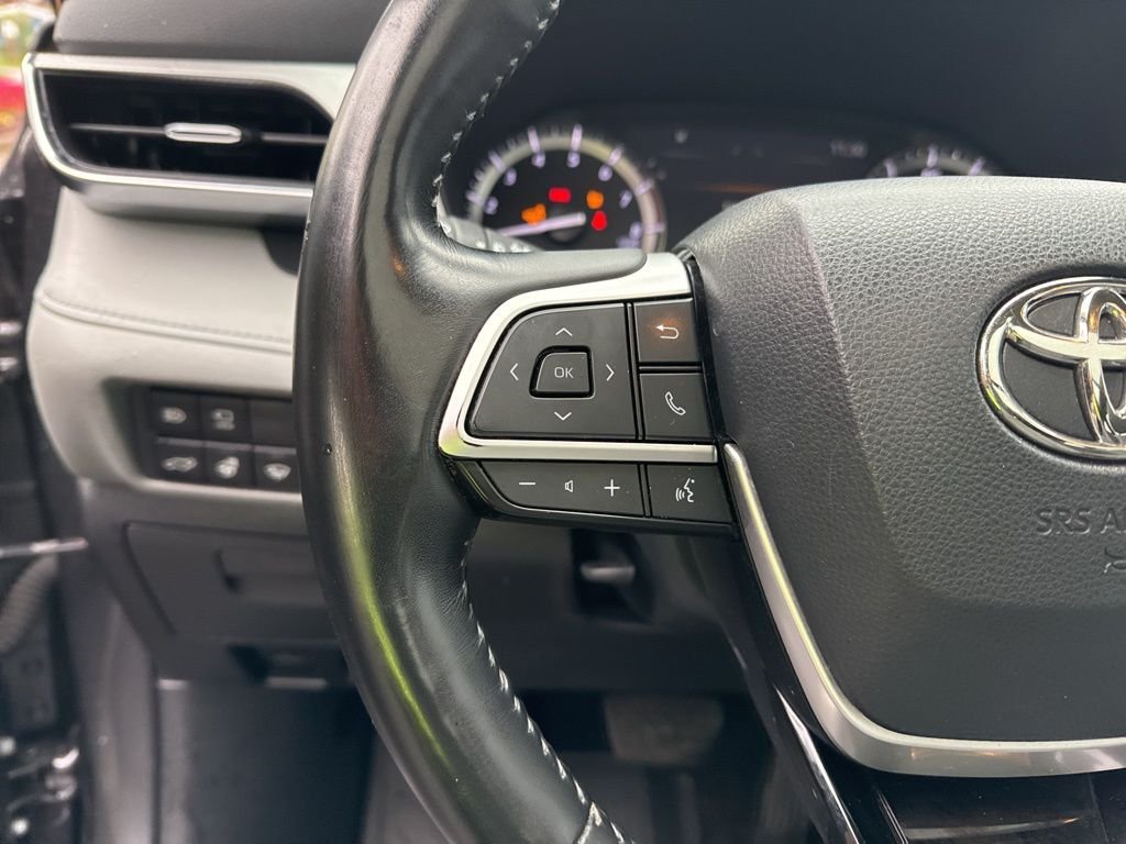 Used 2022 Magnetic Gray Metallic Toyota Platinum image 11