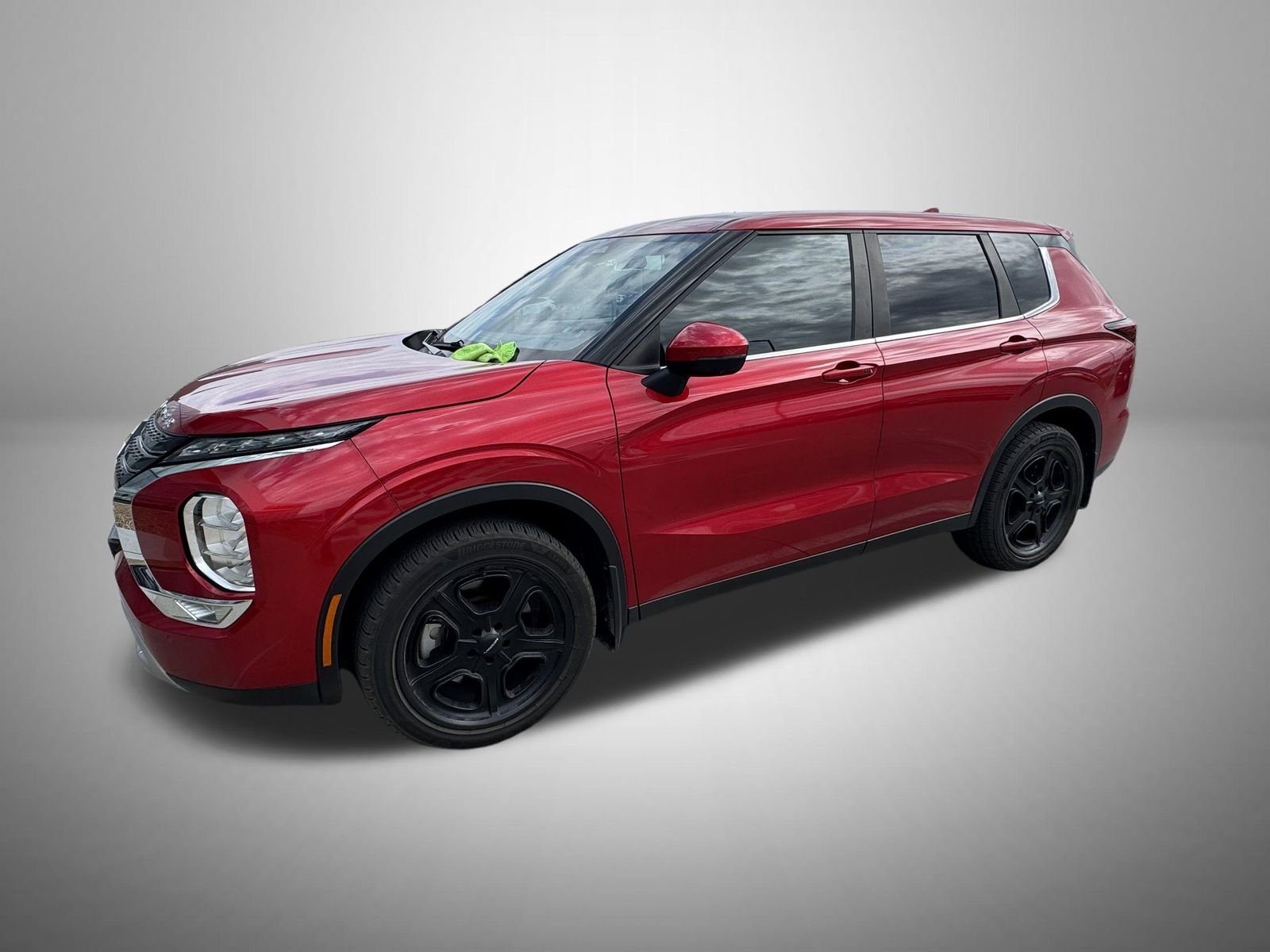 2023 Mitsubishi Outlander SE 2WD's photo