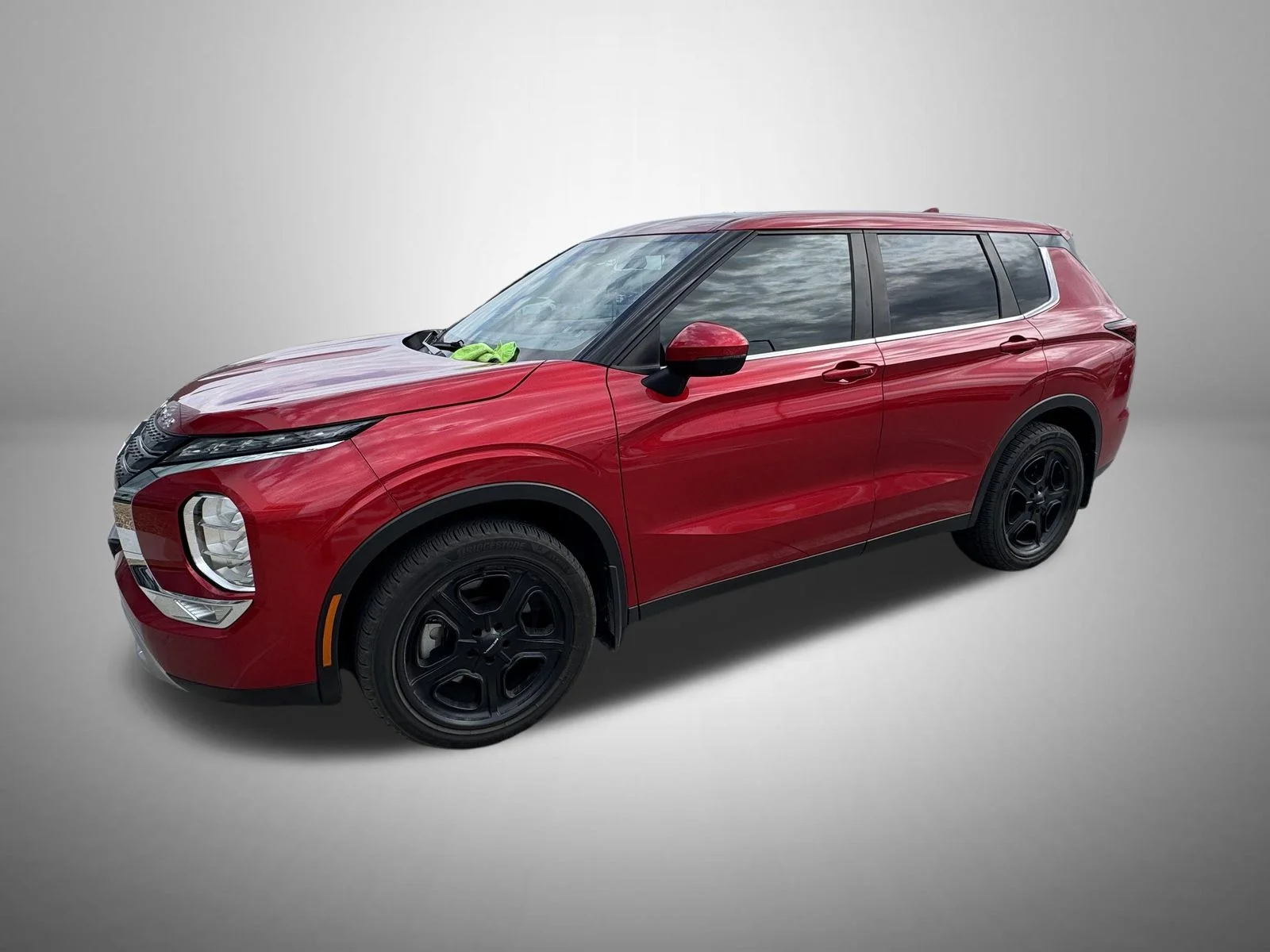 2023 Mitsubishi Outlander SE 2WD's photo
