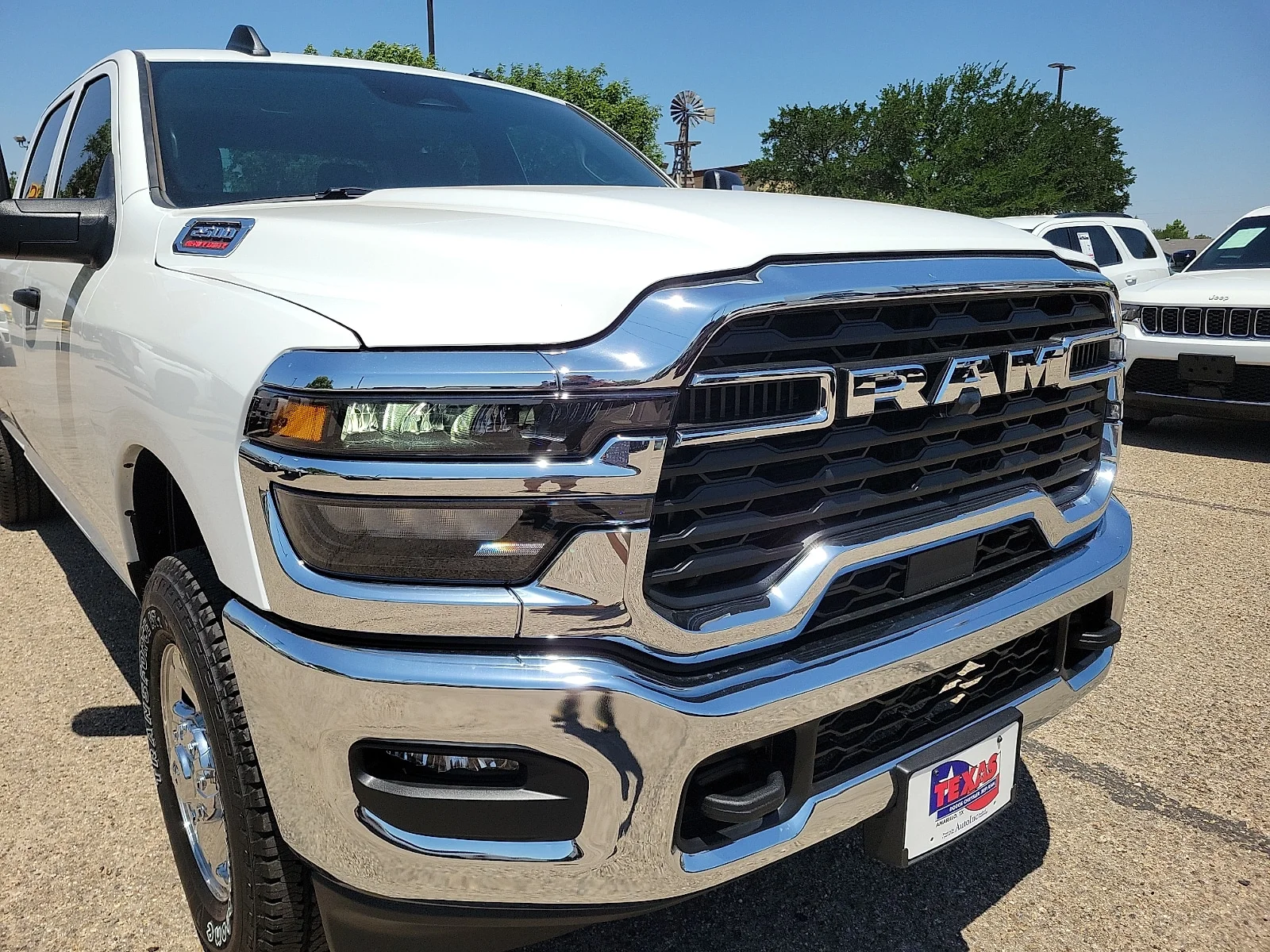 New 2026 PW7 Bright Whit Ram TRADESMAN CREW CAB 4X4 8