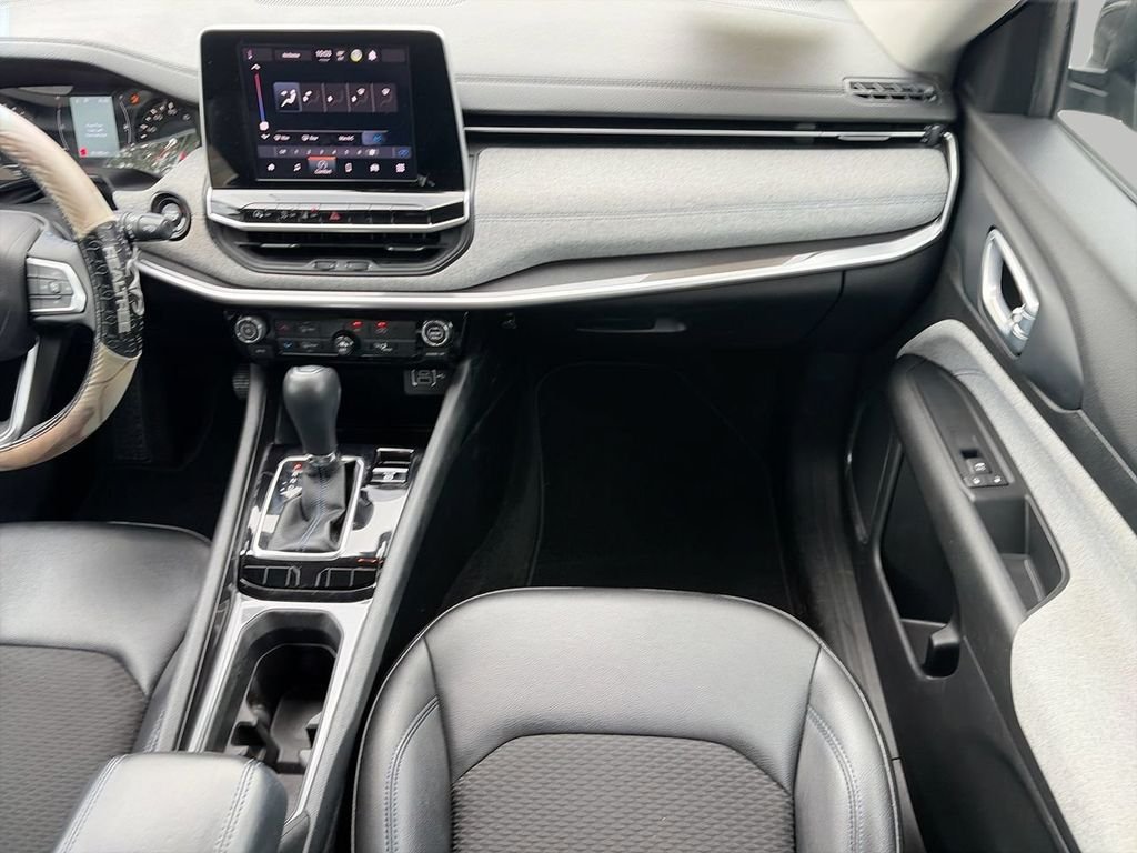 Used 2022 Black Jeep Latitude image 12