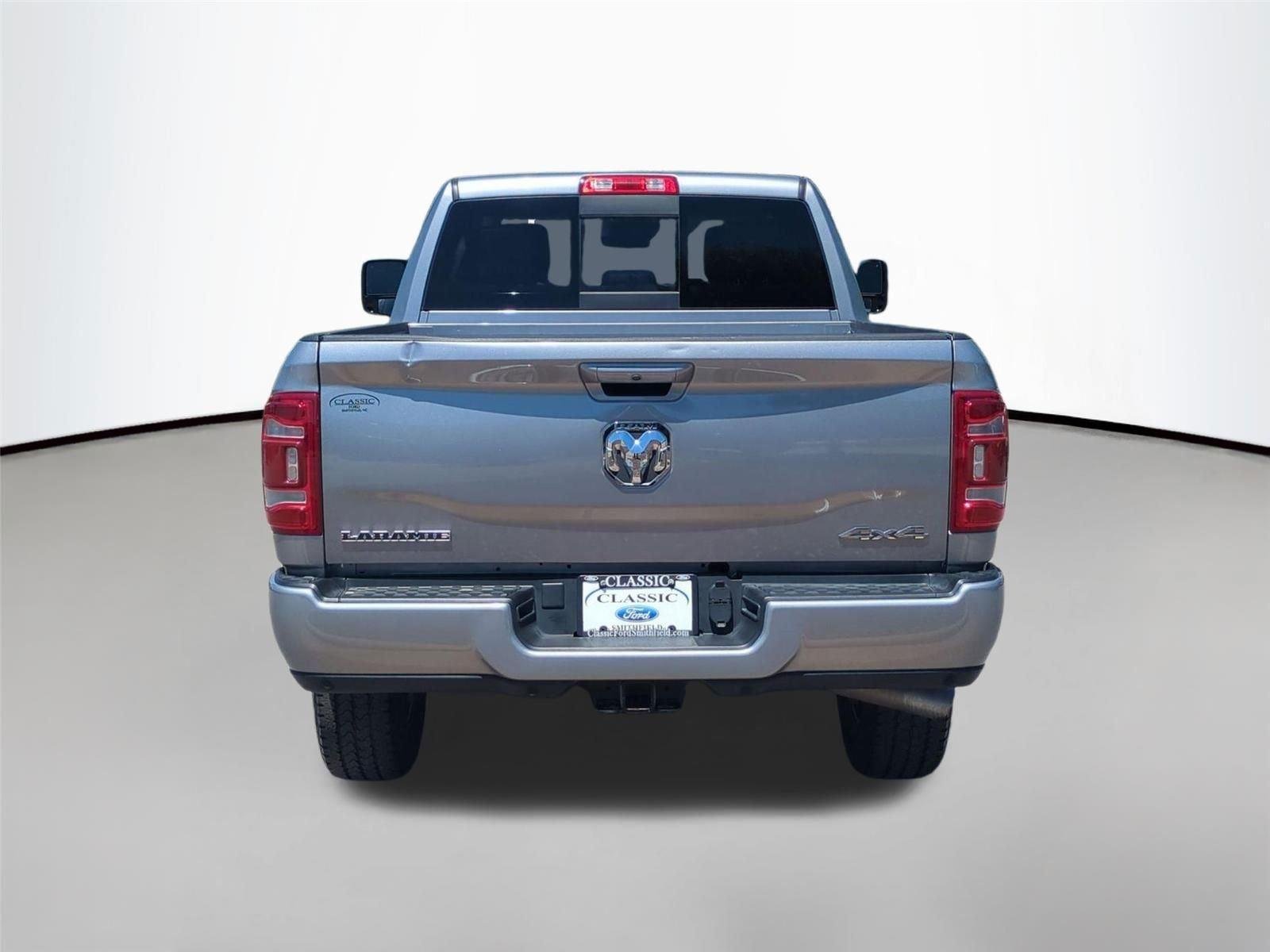 Used 2024 Billet Silver Metallic Clearcoat Ram Laramie image 4