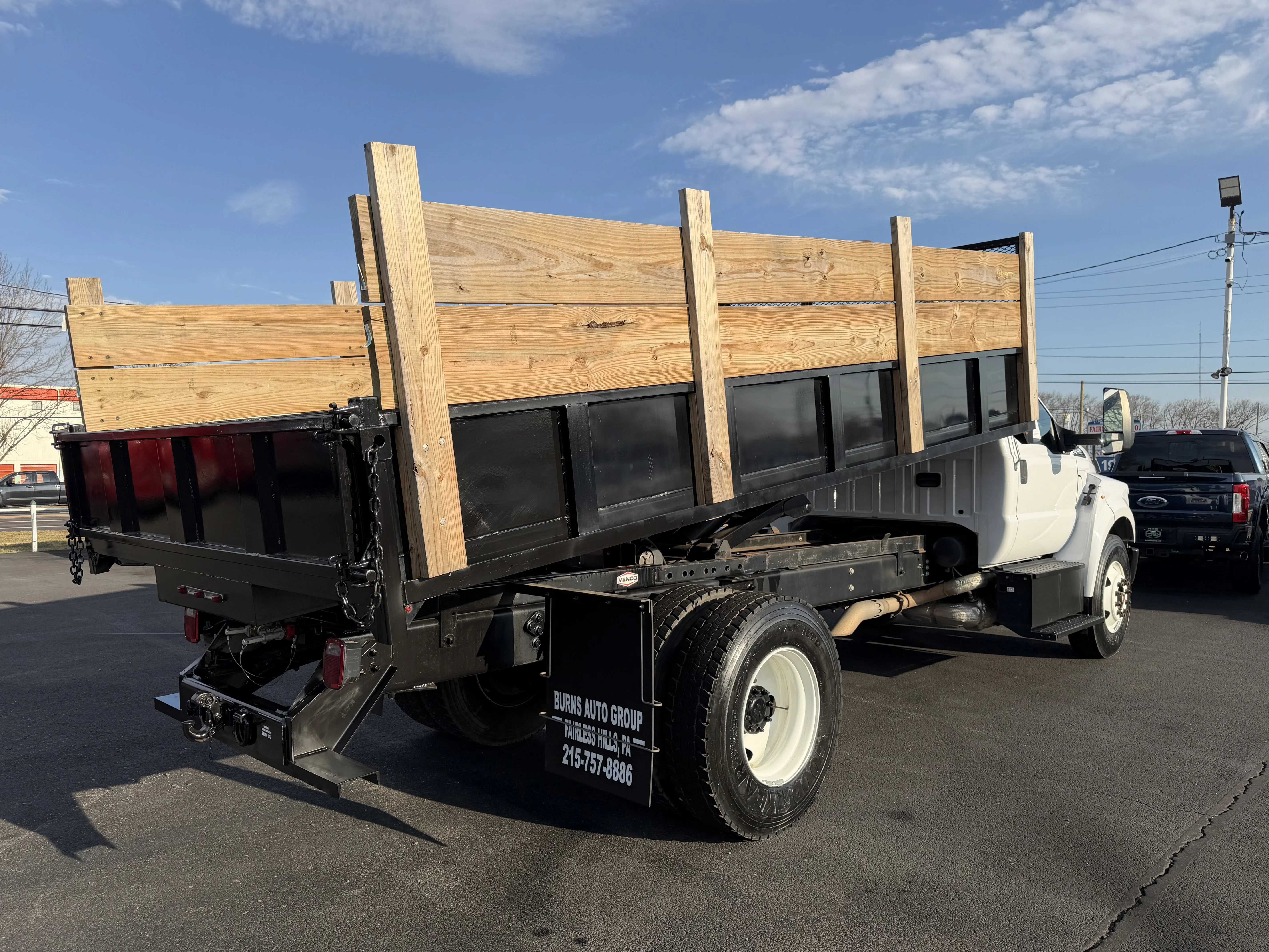 2022 Ford F-750 - Photo 3