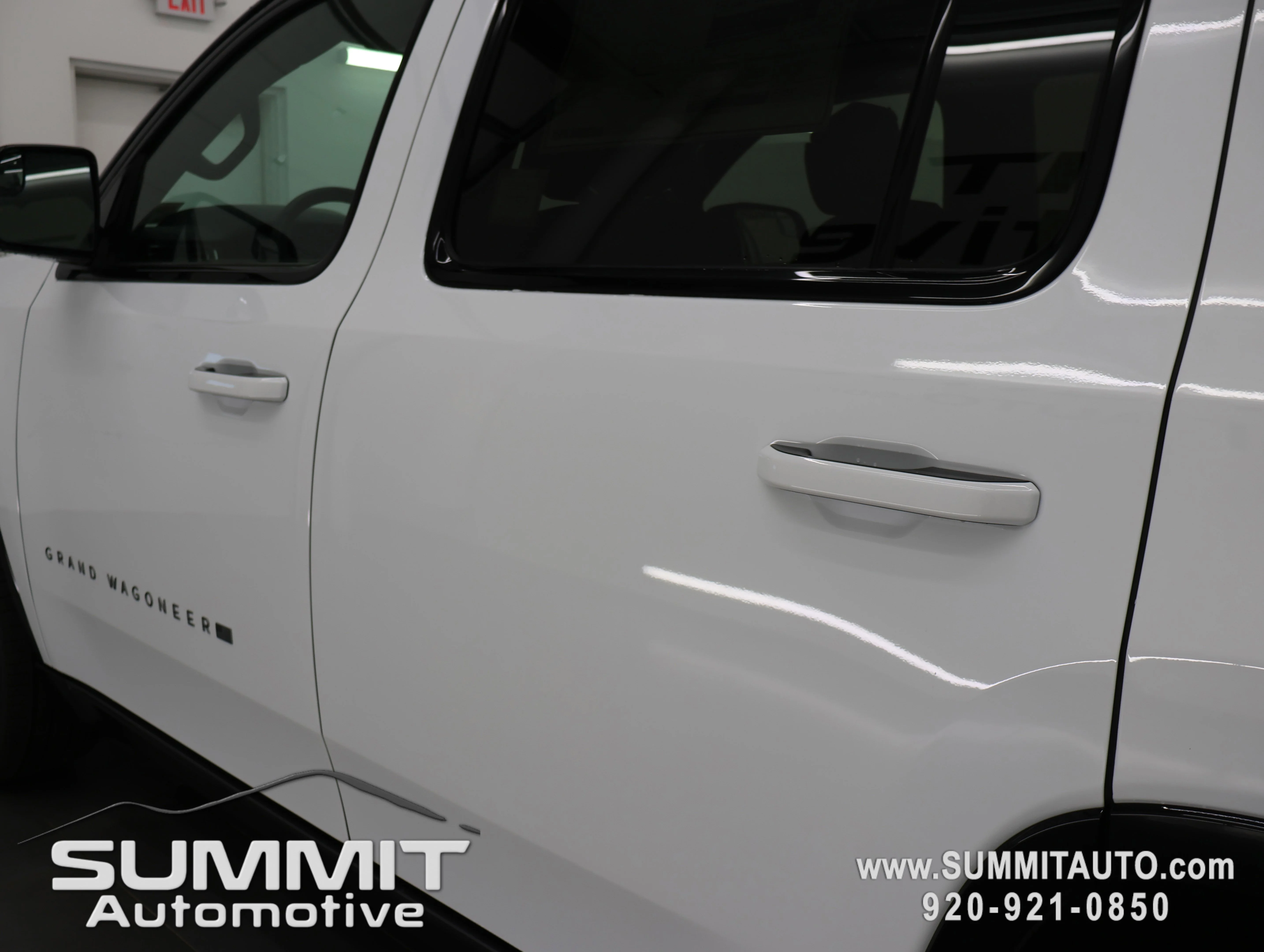 New 2026 Bright White Clear-Coat Exterior Paint Jeep Summit Obsidian image 39