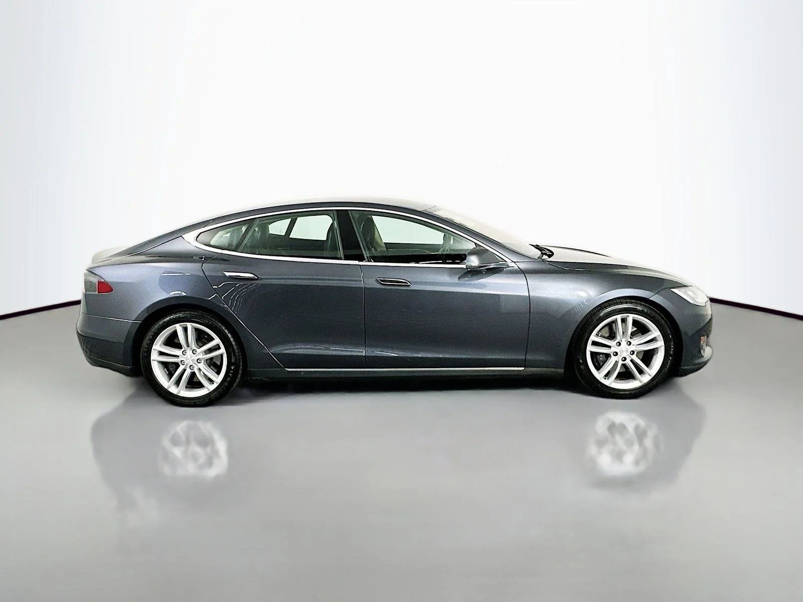 Used 2016 Black Tesla 75D image 9