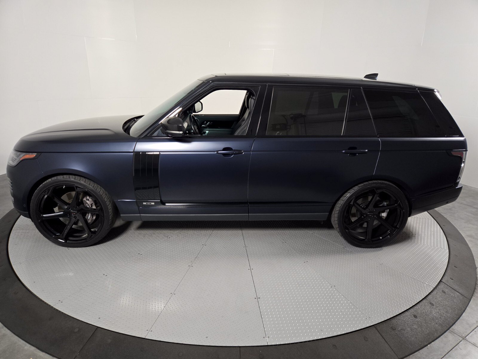 Used 2020 Portofino Blue Metallic Land Rover Supercharged image 8