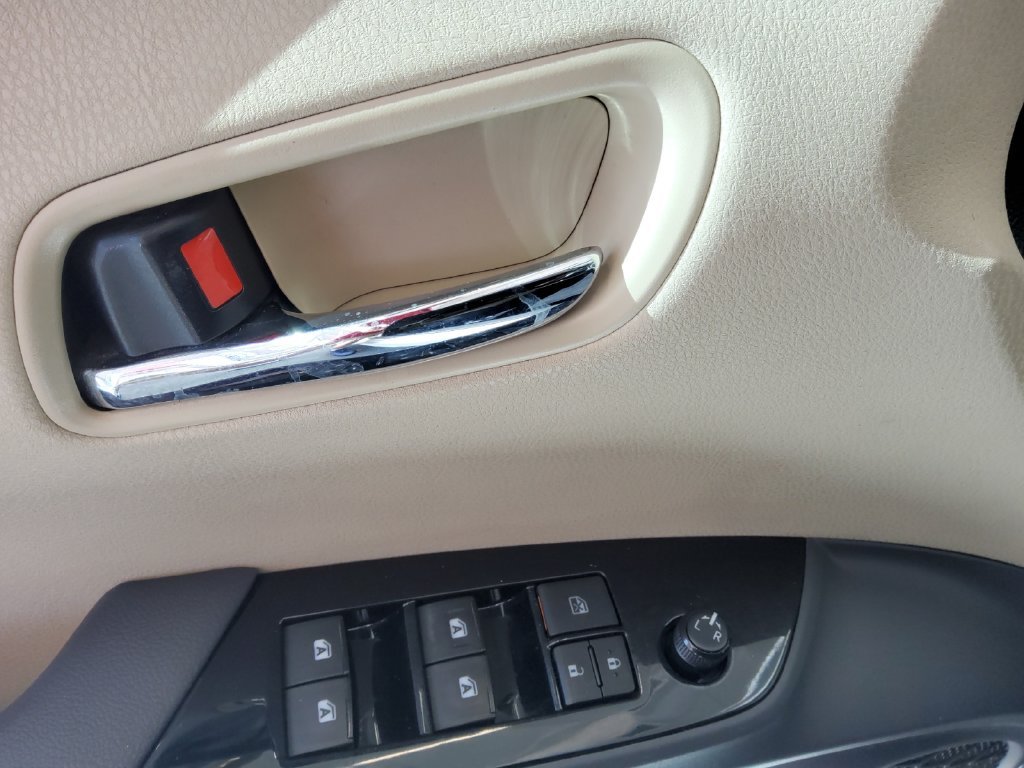 Used 2016 White Toyota Four image 12