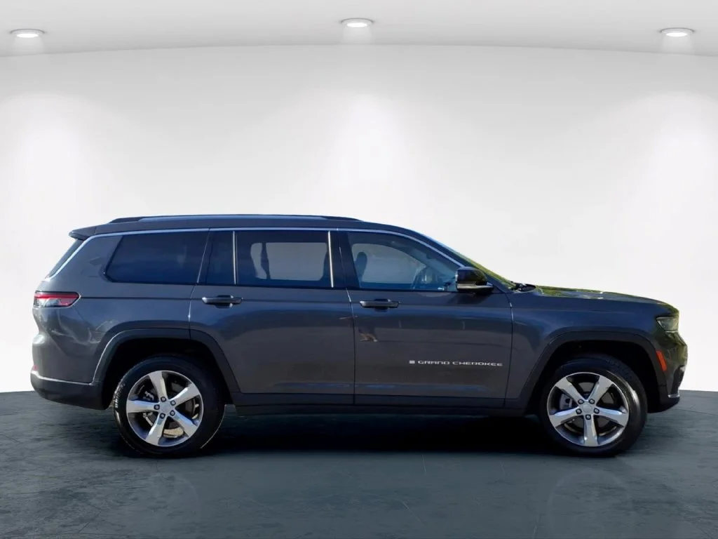 Used 2021 Gray Jeep Limited image 7