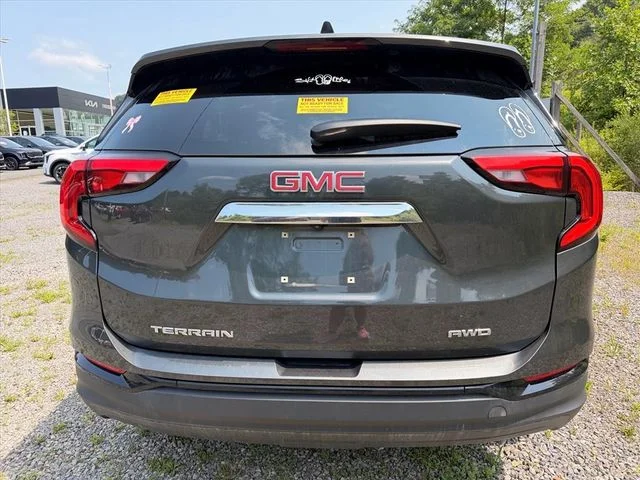 Used 2021 Gray GMC SLE image 16