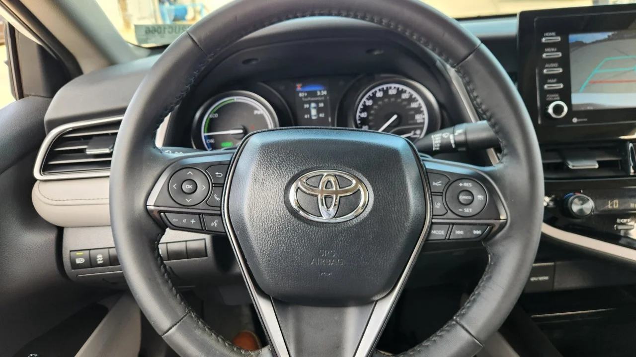 Used 2024  Toyota Hybrid SE image 16