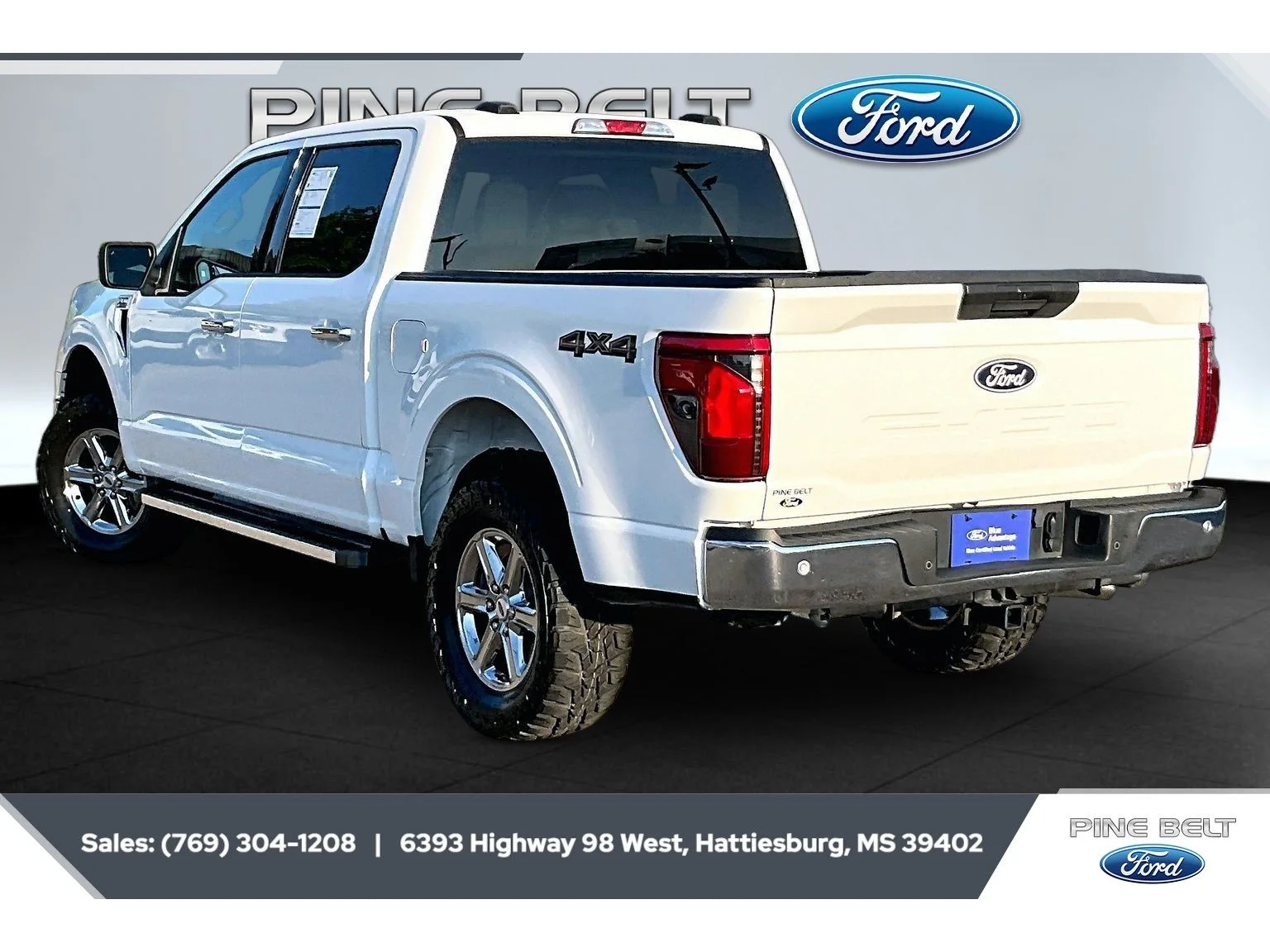 Used 2025 Oxford White Ford XLT image 2