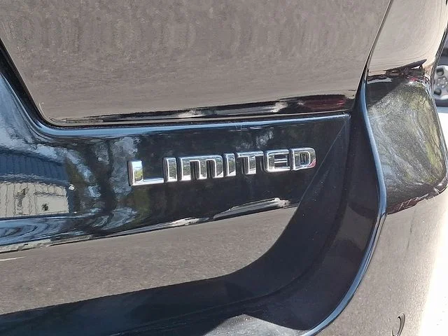 Used 2022 Black Jeep Limited image 32