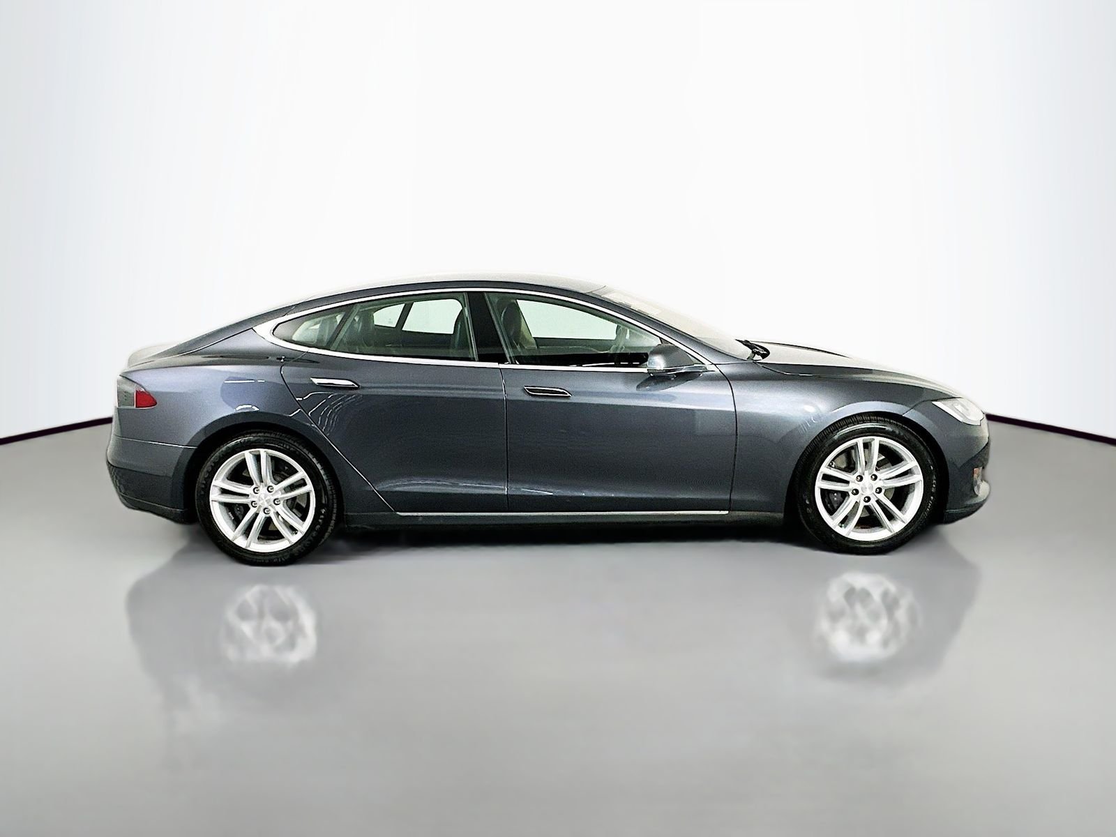 Used 2016 Black Tesla 75D image 9