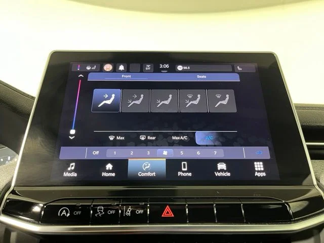 Used 2023 Gray Jeep Latitude Lux image 29