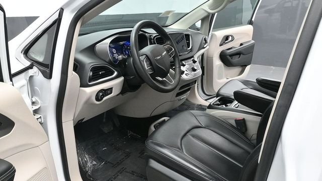 Used 2023 White Chrysler Touring L image 12
