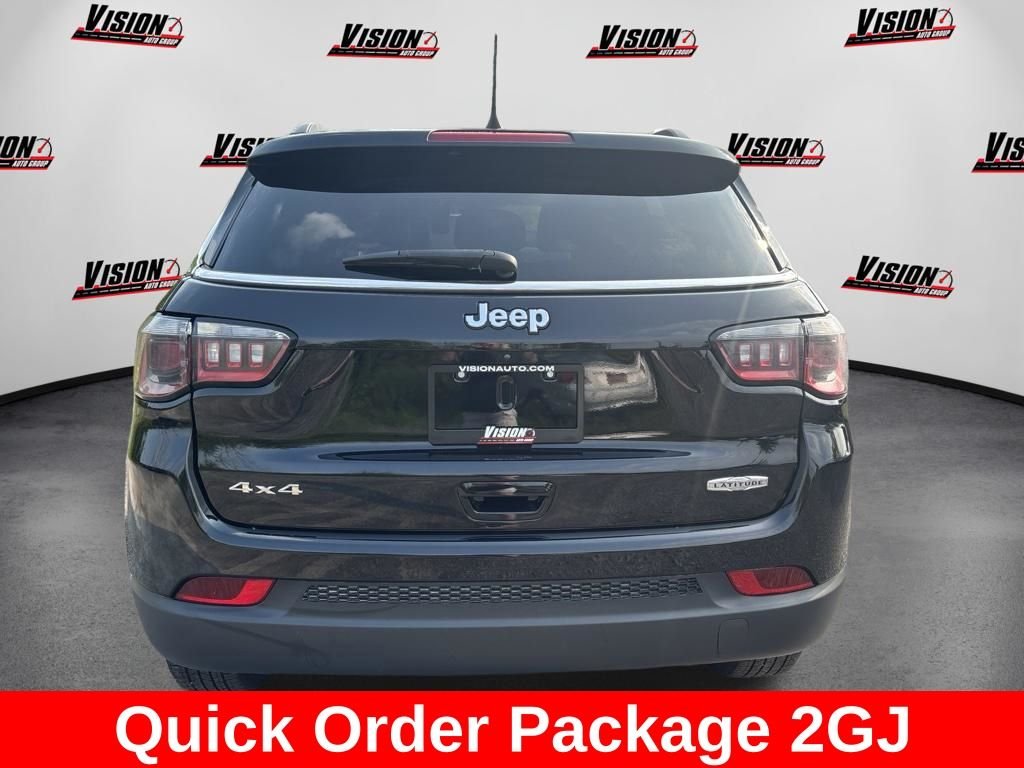 Used 2022 Black Jeep Latitude image 7