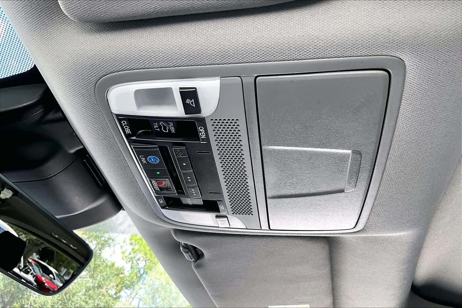Used 2020 Lunar Silver Metallic Acura w/Technology Pkg image 32