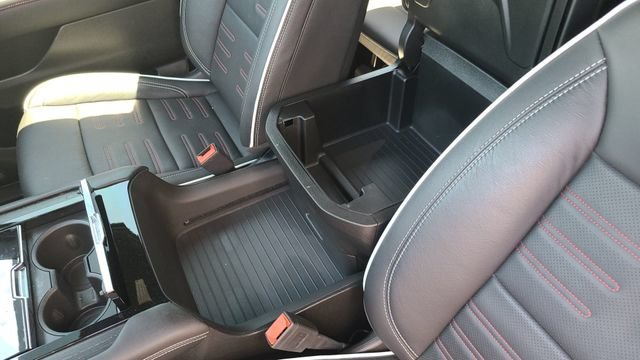 2025 GMC Yukon AT4 Ultimate - Photo 16