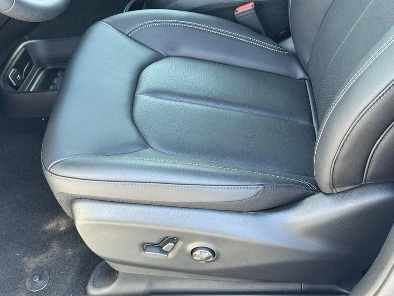 2026 Chrysler Pacifica Select - Photo 12