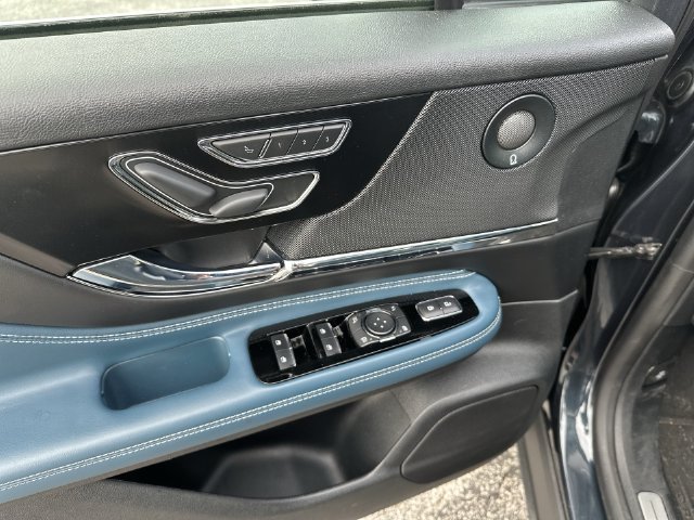 Used 2021 Blue Lincoln Reserve image 17