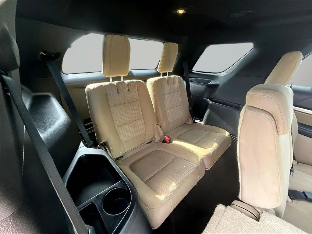 Used 2016 Red Ford Base image 25