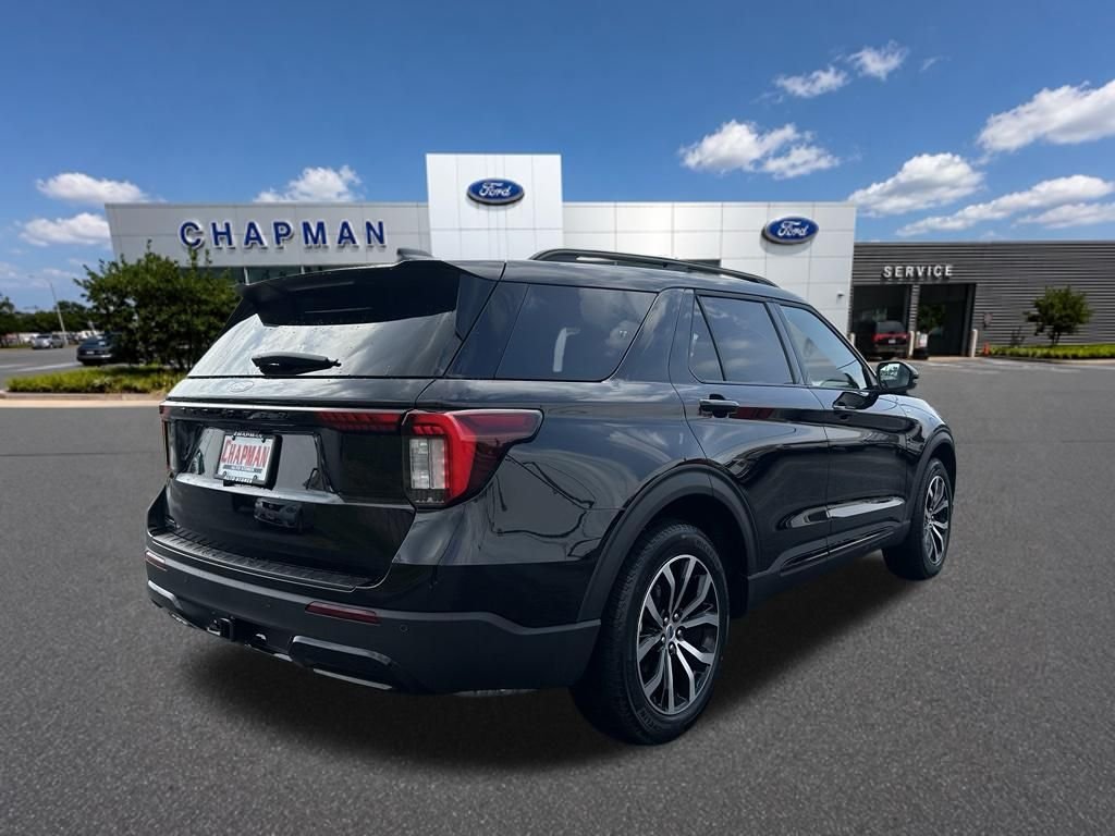 New 2027 Agate Black Metallic Ford ST-Line image 5