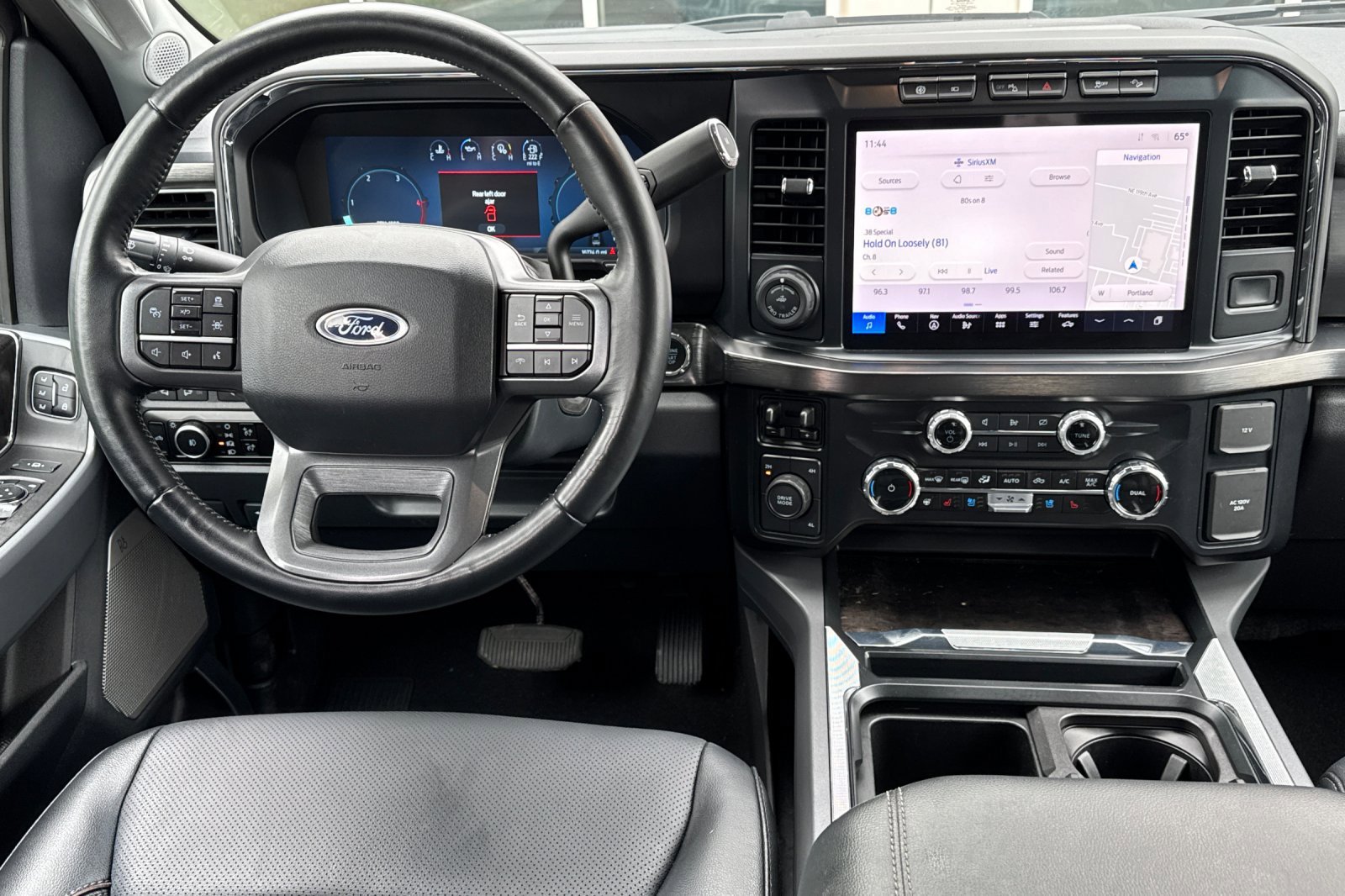 Used 2024 Gray Metallic Ford LARIAT image 14