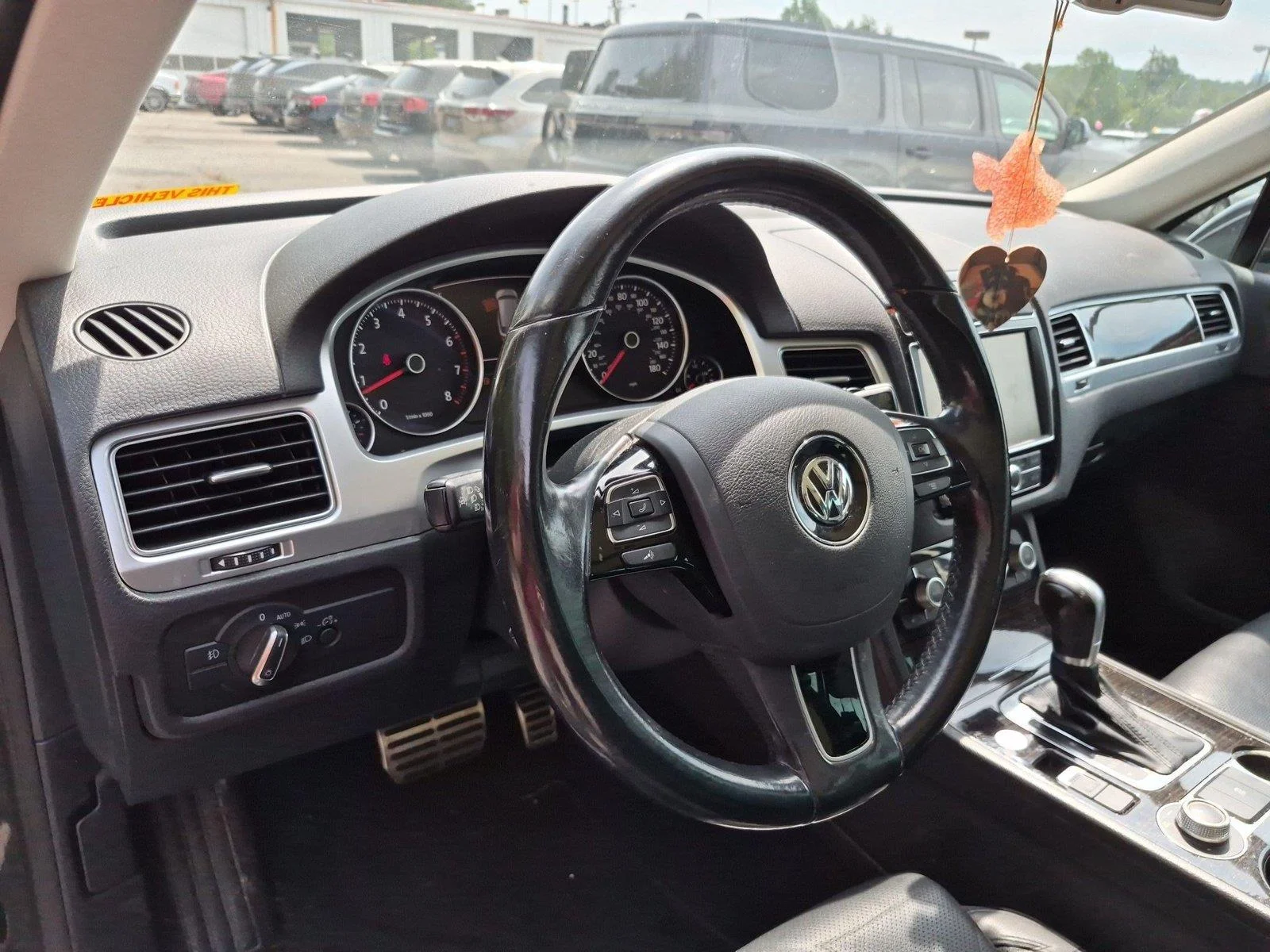 Used 2016 Deep Black Pearl Volkswagen Executive image 19