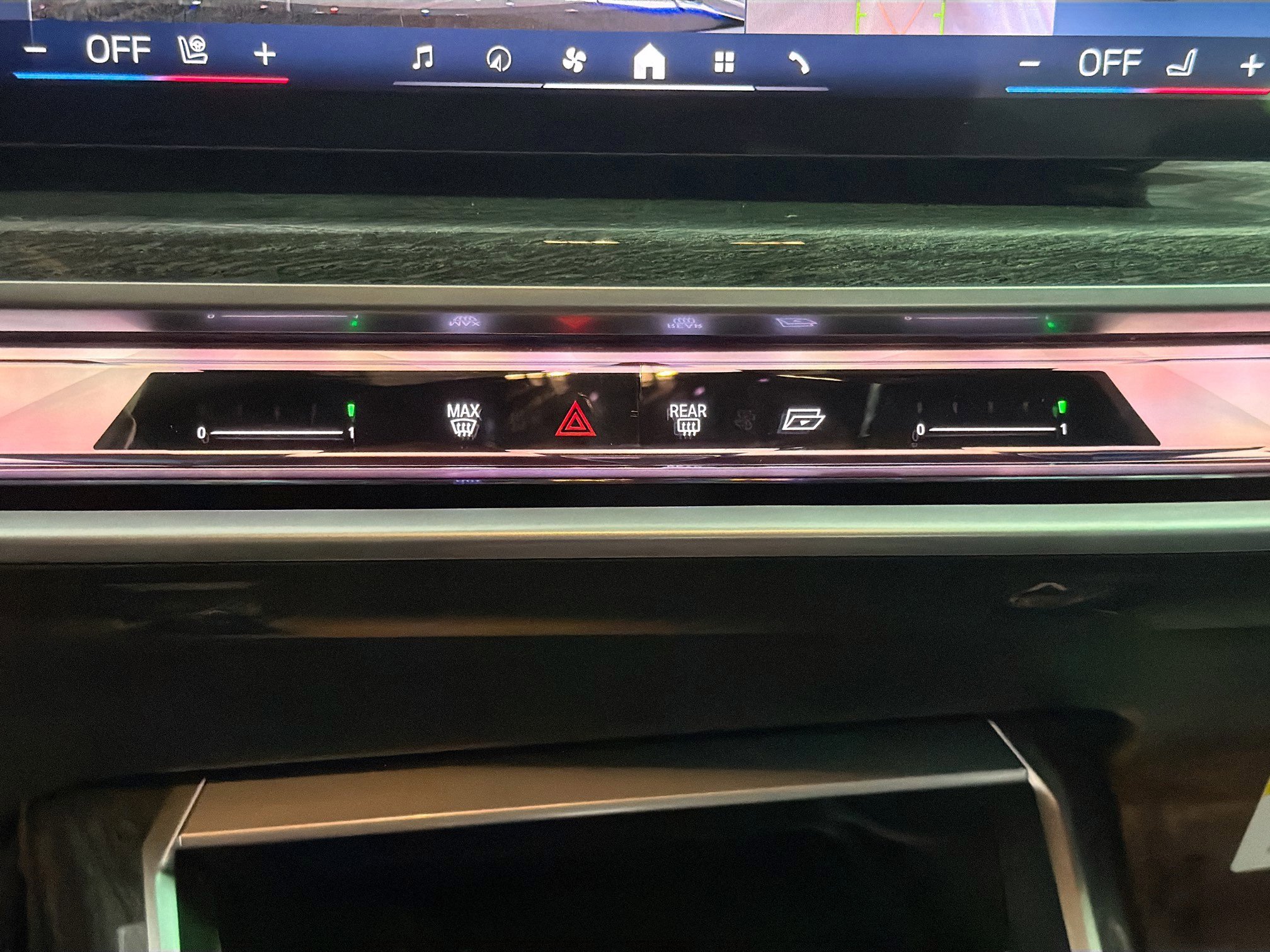 2026 BMW 7 Series 750e - Photo 31