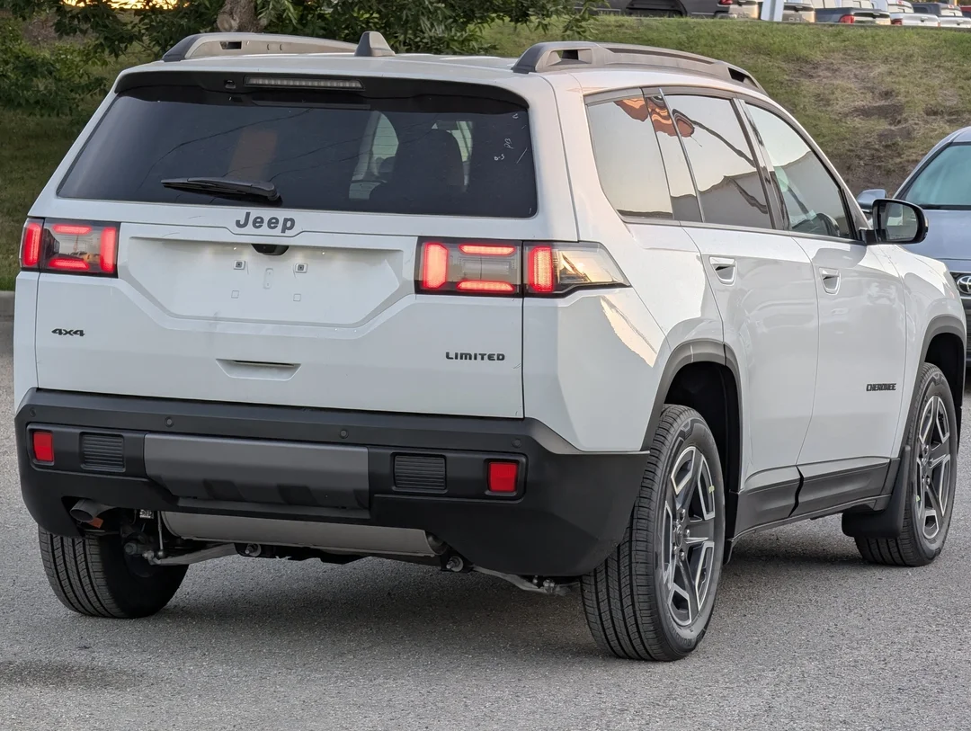 New 2026 White Jeep Limited - - 4x4 - Hybrid - Panoramic Sunroof - Leather Seats - Heated Seats & More! image 8