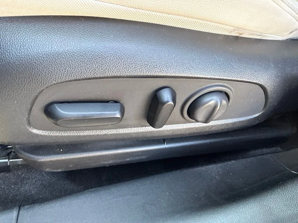 Used 2020 Red Buick Essence image 23