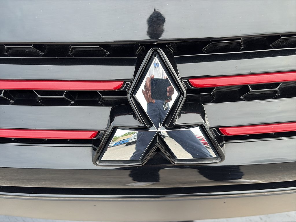 Used 2024 Jet Black Metallic Mitsubishi SE image 11