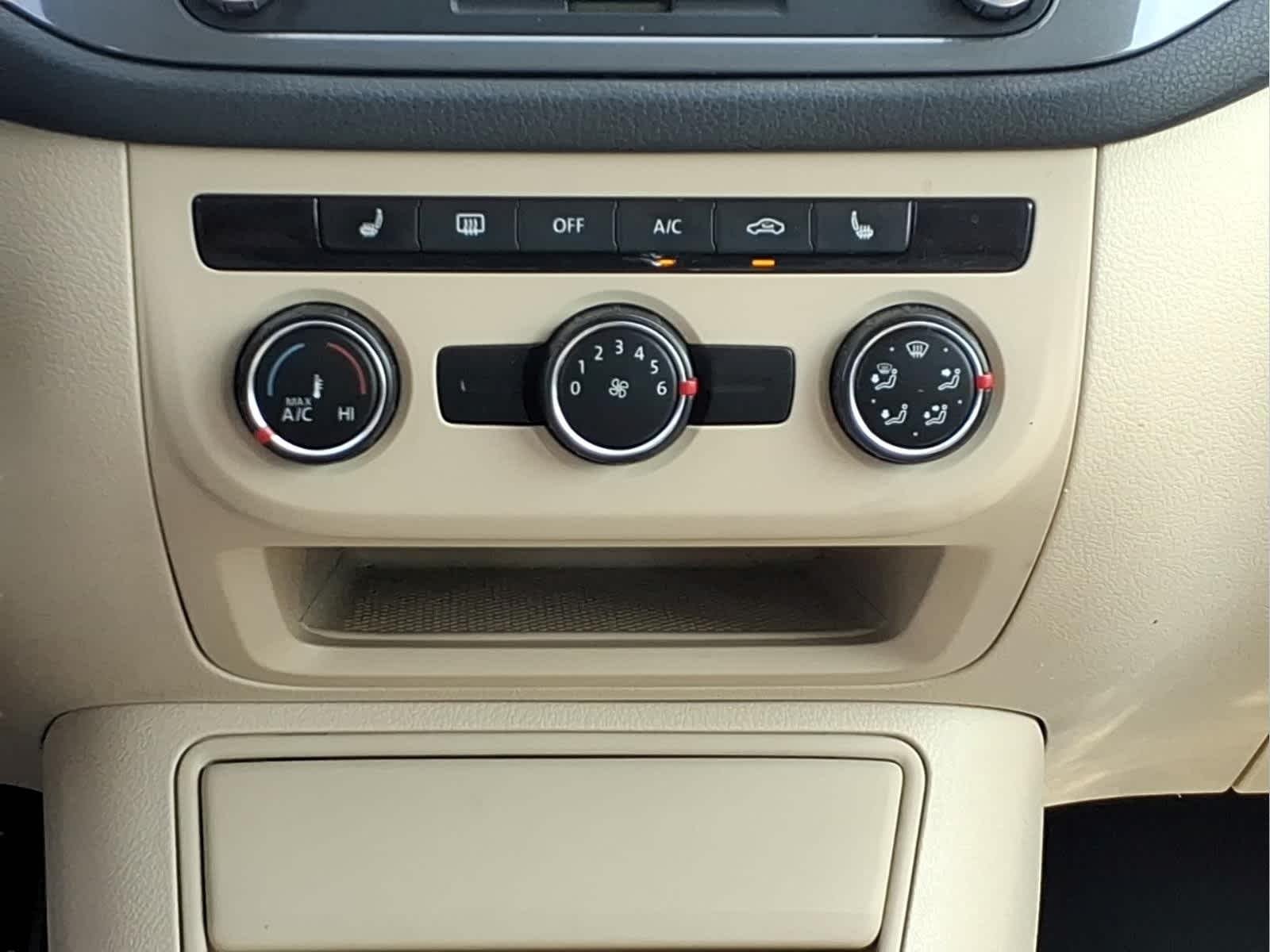 Used 2013 Deep Black Metallic Volkswagen SE w/Sunroof & Nav image 25