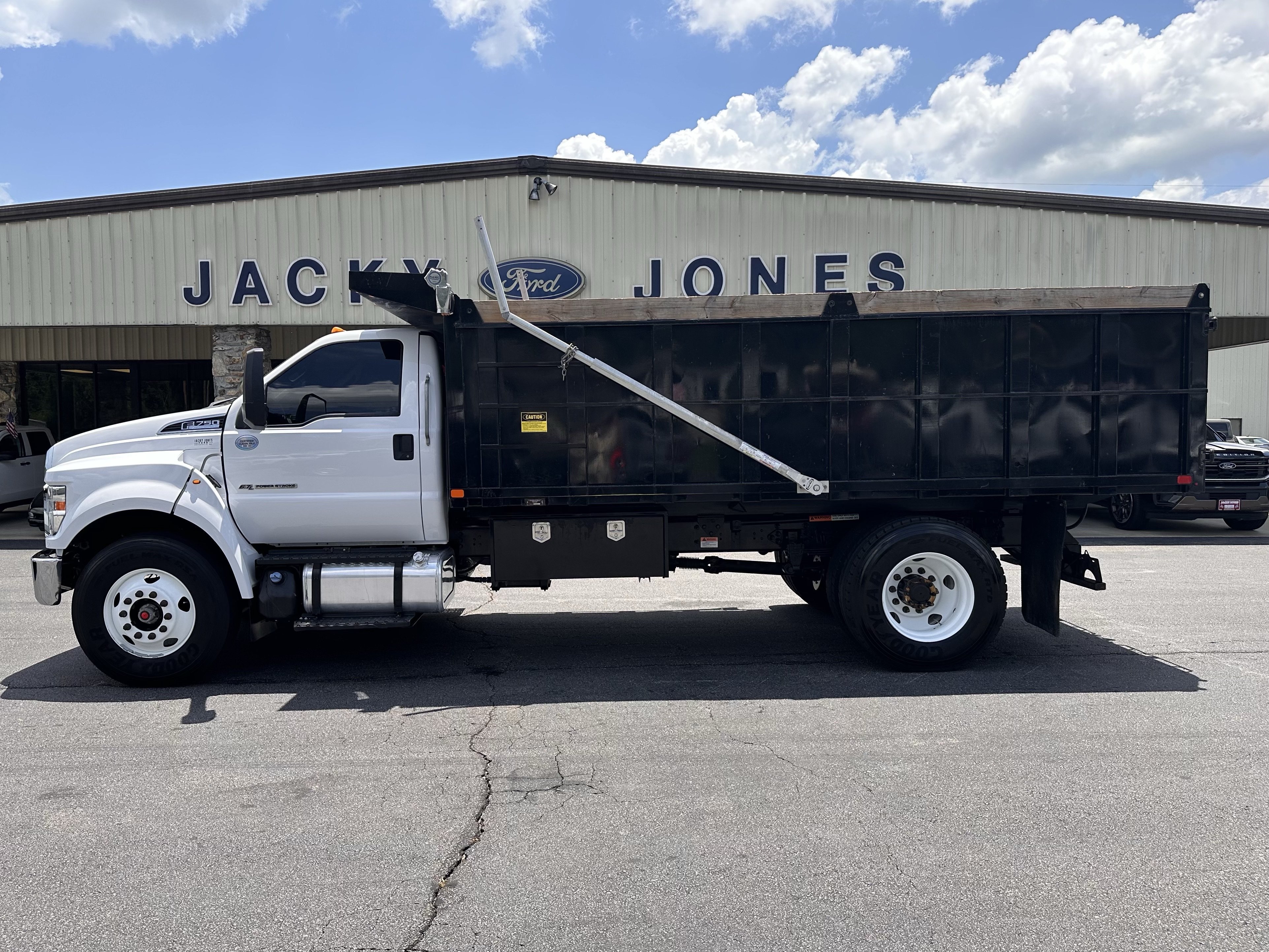 2023 Ford F-750's photo